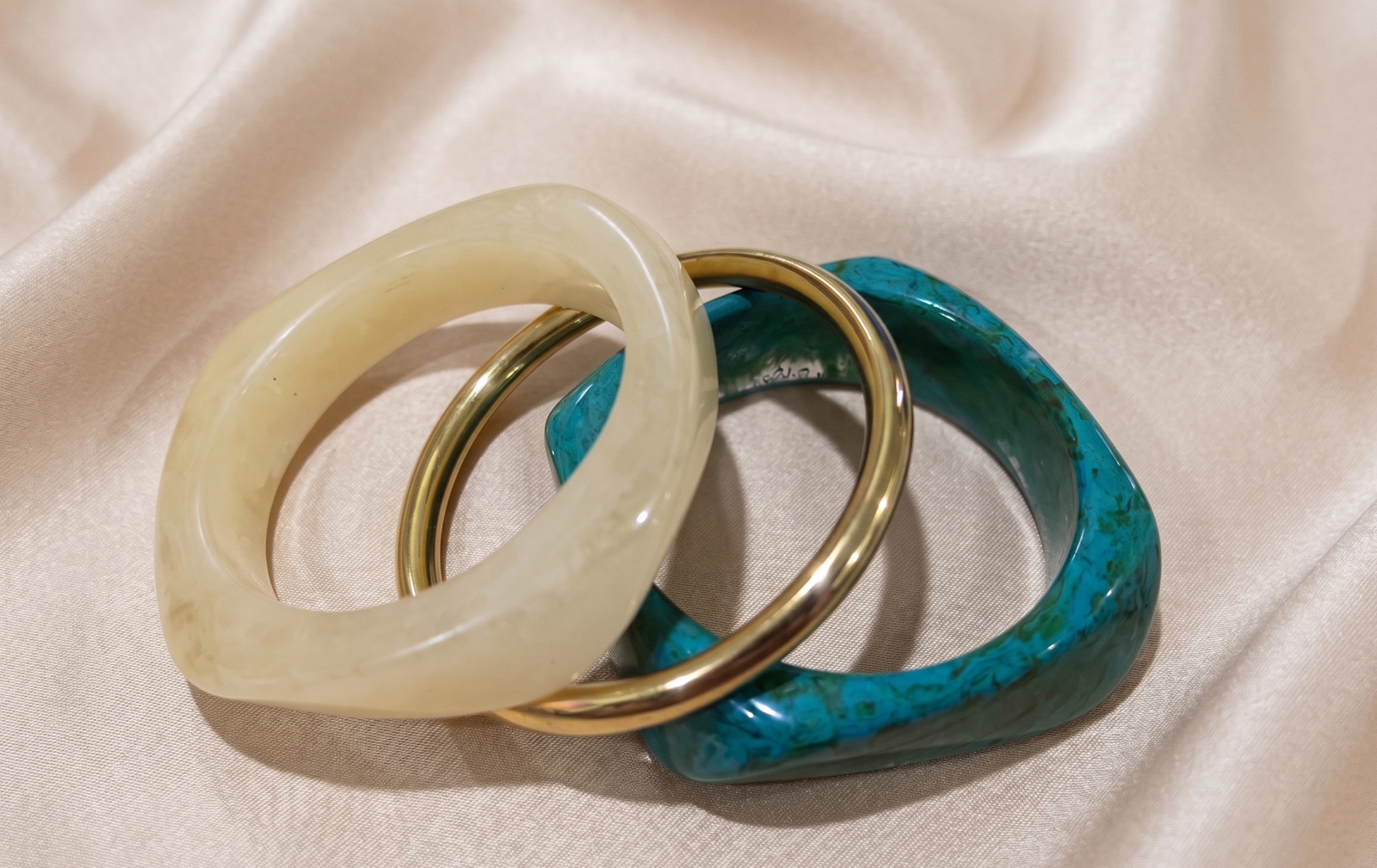 Cerulean Skies Cream Resin Bangle Set